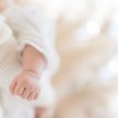 Uderzali głową dziecka o twarde podłoże. Zarzuty i areszt dla rodziców niemowlaka