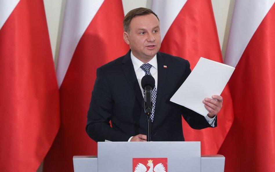 Prezydent Andrzej Duda podczas oświadczenia dla mediów ws. ustaw reformujących sądy, 25 bm. w Pałacu