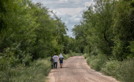 Migranci zaatakowani na drodze do USA. Uratowano umierającego chłopca