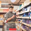 Zmniejszanie wagi produktów. Jak sklepy żerują na ludzkich przyzwyczajeniach