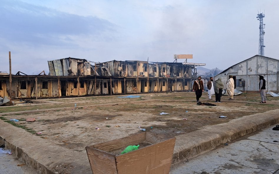 Zniszczony w wyniku ataku powietrznego sił pakistańskich szpital w Kabulu
