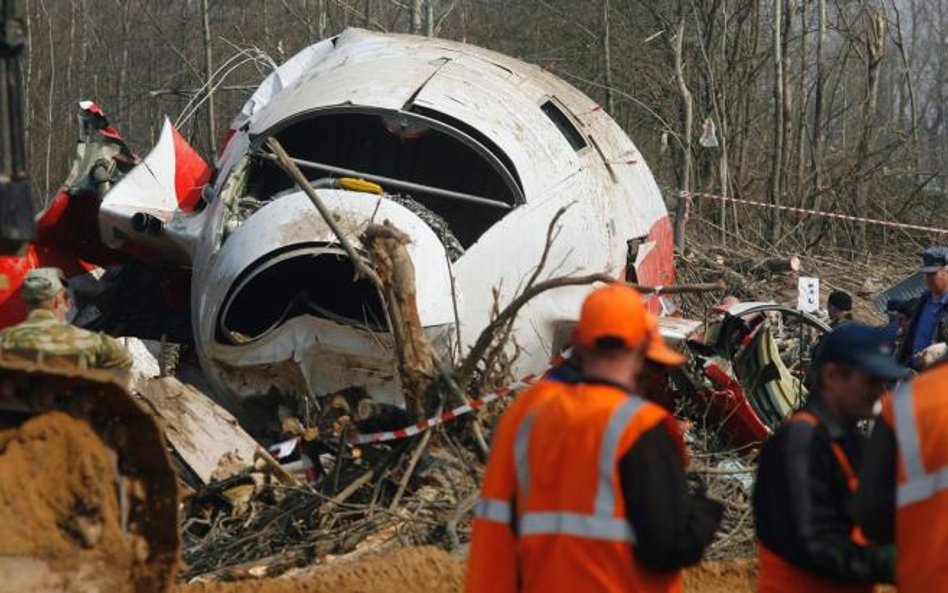 Technik pokładowy jaka tuż po katastrofie twierdził, że wieża zezwoliła pilotom tupolewa zejść na wy