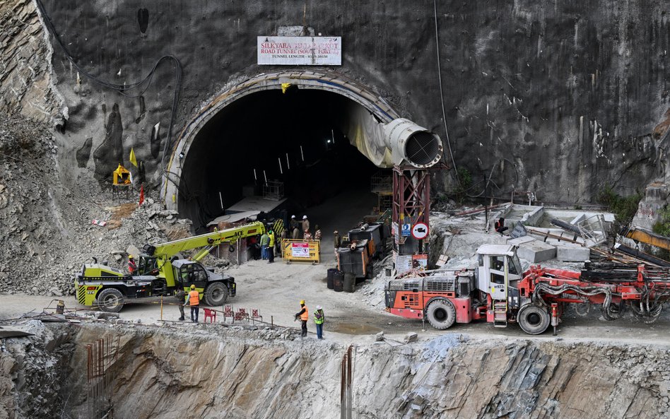 Po 16 dniach ratownicy dotarli do uwięzionych w tunelu robotników