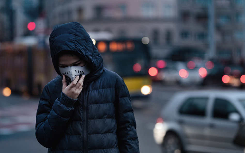 Transportowych urządzeń, mierzących poziom emisji NO2 mamy w całej Polsce zaledwie 20, co stanowi ni