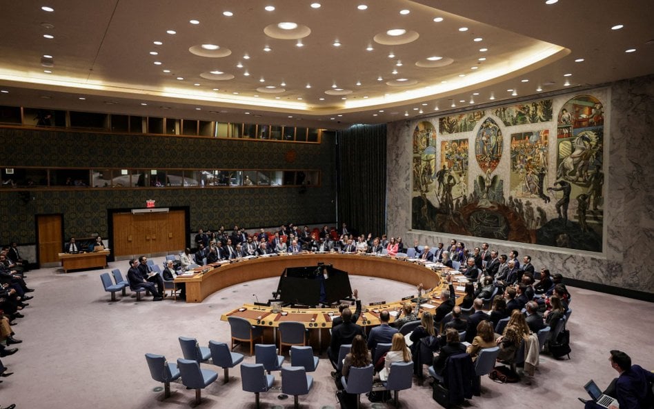 Członkowie Rady Bezpieczeństwa ONZ głosują w sprawie rezolucji Ormuz w siedzibie ONZ w Nowym Jorku, 
