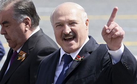 Łukaszenko stłumił bunt i pojechał do Rosji