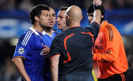 Spotkanie Chelsea Londyn z FC Barceloną obfitowało w kontrowersyjne decyzje sędziego