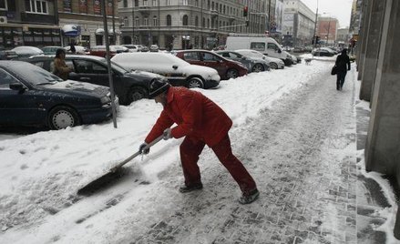 Za nogę złamaną na śliskim odpowiada właściciel domu