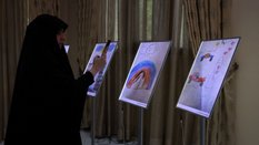 Dziecięce rysunki wydobyte spod gruzów zbombardowanej przez USA szkoły podstawowej w Minab w Iranie.