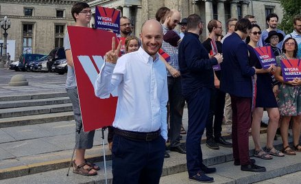 Śpiewak chce rozmawiać z Jakim i Trzaskowskim o upale. W samo południe, na "Patelni"