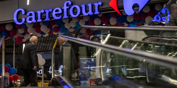Kandydat do przejęcia sklepów Carrefoura? Przynosi ogromne straty