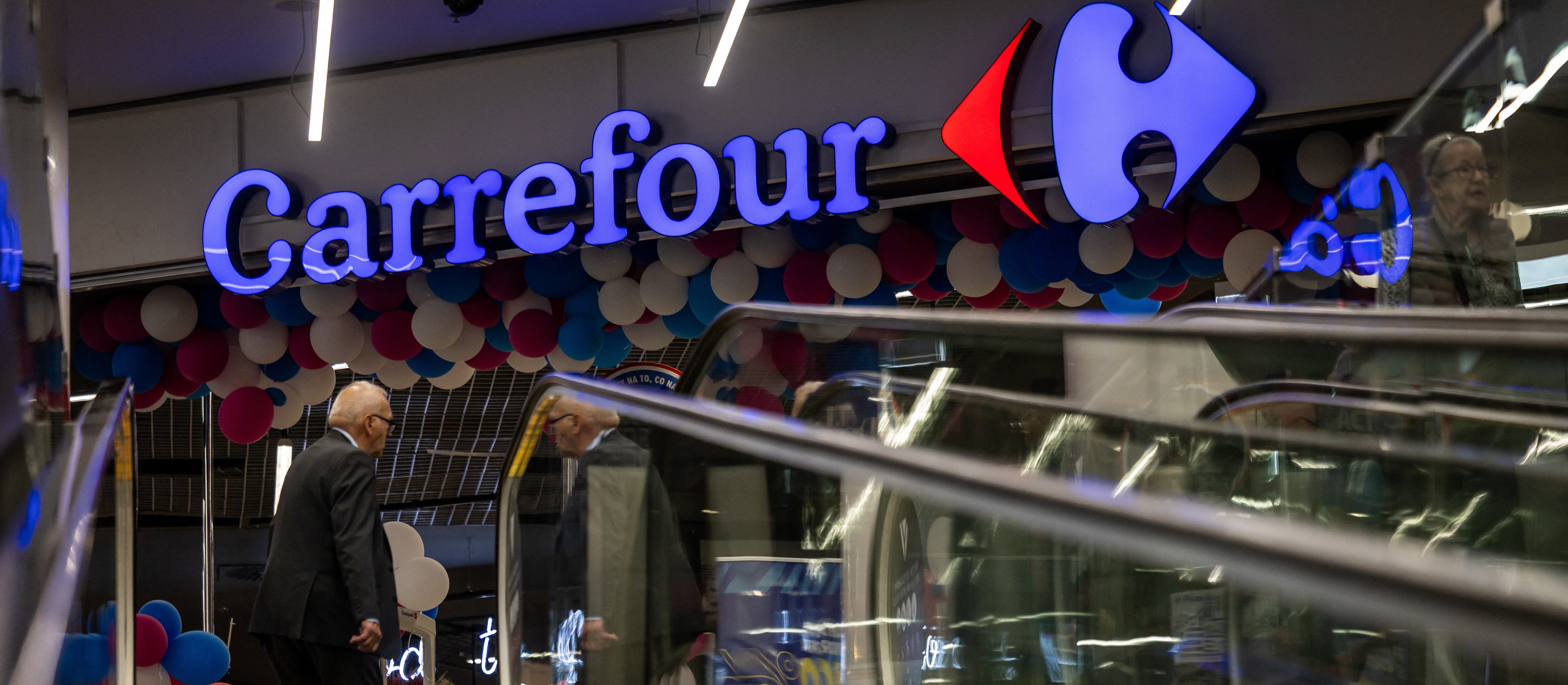 Sprzedaż w dół, sklepy znikają. Co dalej z Carrefourem w Polsce?