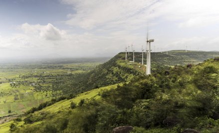 Brytyjskie farmy wiatrowe wygenerowały we wtorek 21 paYdziernika więcej energii niż elektrownie atom