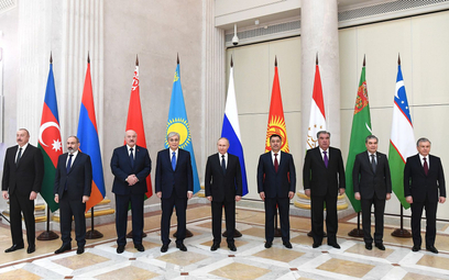 Z wizytą u Władimira Putina (w środku):  prezydent Azerbejdżanu Ilham Alijew, premier Armenii Nikol 