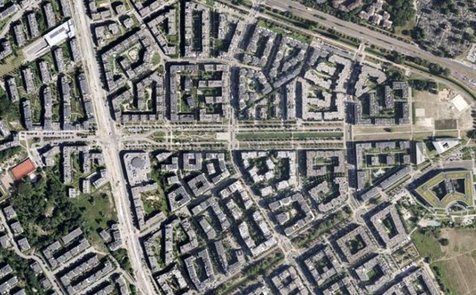 Kapitalizm – Warszawa, miasteczko Wilanów. Zdjęcie satelitarne. Źródło: Urząd Miasta