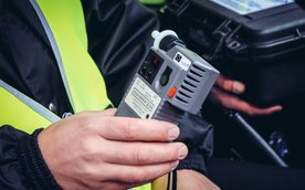 adanie alkomatem wykazało ponad promil alkoholu w organizmie uciekiniera