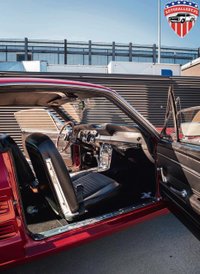 Auto przeszło renowację w USA. Jest dopracowane w każdym detalu, bez najmniejszych śladów korozji.