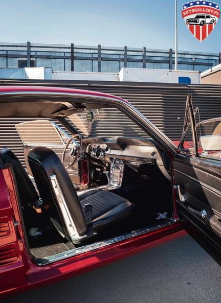 Auto przeszło renowację w USA. Jest dopracowane w każdym detalu, bez najmniejszych śladów korozji.