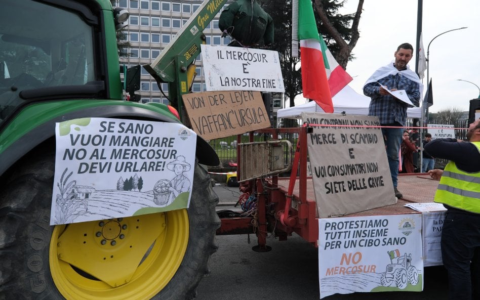 Protesty przeciw umowie z Mercosurem przetaczają się przez wiele krajów Europy. Na zdjęciu: demonstr