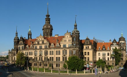 W 1701 r. zamek częściowo spłonął. O odbudowie zdecydował August II Mocny, wówczas król Polski.