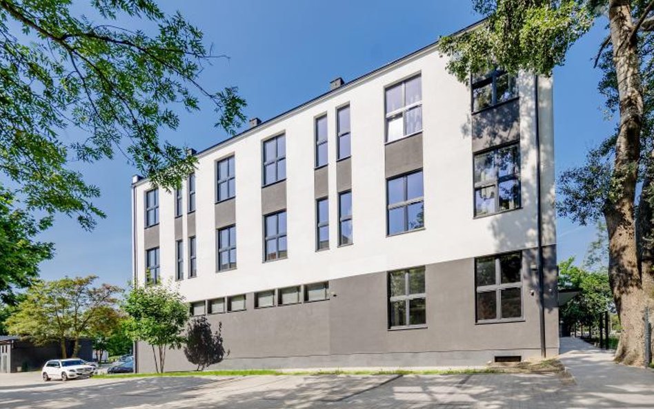 …zamieniła się w apartamentowiec SLLOW Loft z mieszkaniami na wynajem.