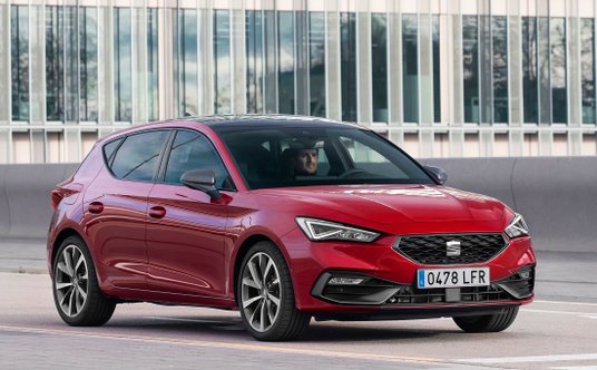 Seat Leon - sześć wersji silnikowych w tym dwie benzynowe (115 i 150 KM), dwie miękkie hybrydy (115 