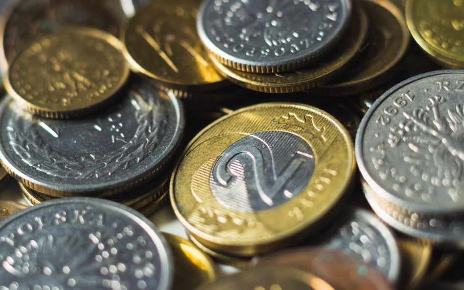 Złoty cierpi przez wojnę