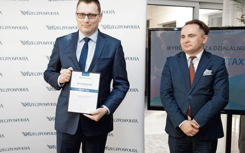 Od lewej: Wojciech Pietrasiewicz z MVP Tax, firmy pro bono i Tomasz Pietryga z „Rzeczpospolitej”