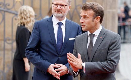 Gospodarz praskiego szczytu premier Czech Petr Fiala i prezydent Francji Emmanuel Macron