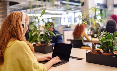 Spadek poczucia bezpieczeństwa obniżył dobrostan pokolenia Z