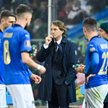 Trener Włochów Roberto Mancini walkę o mundial przegrał, ale na stanowisku zostaje