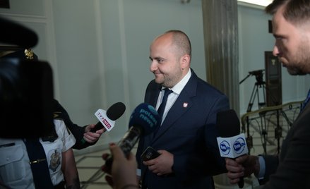 Szymon Hołownia chce ukarania posła Mateckiego