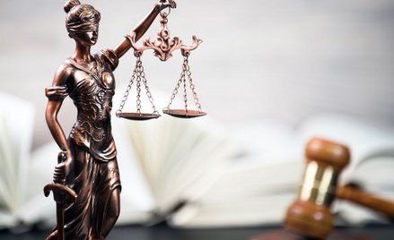 Sondaż: Kto chce ławników w SN