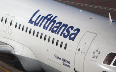 Lufthansa zarabia na upadku