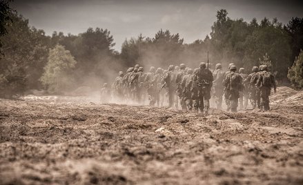 Armia wypatruje studentów
