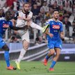 Kalidou Koulibaly (z lewej) – największy pechowiec sobotniego szlagieru Serie A