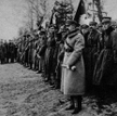 Buława w rękach Marszałka i przegląd wojsk 11 listopada 1920 roku. „Wojna była wygrana i gwiazdy spo