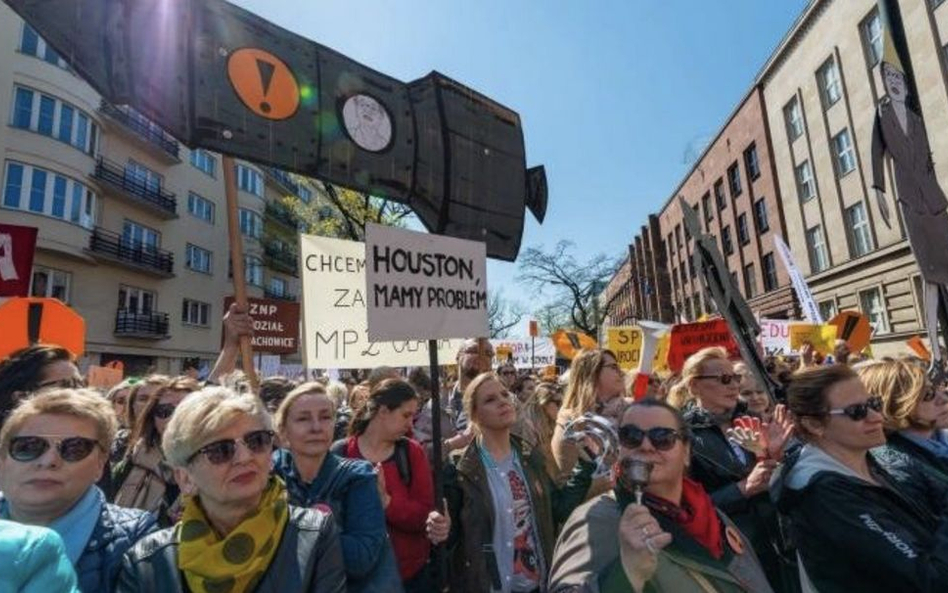 Zakończenie strajku nauczycieli? "Niebezpieczne dla władzy"