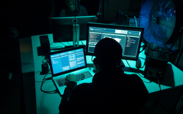 Żądania hakerów są coraz wyższe – alarmują eksperci. A wojna w Ukrainie dodatkowo nakręca ataki w si