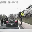 Kadr z słynnego w internecie nagrania, na którym widać jak policja zatrzymuje Batmana