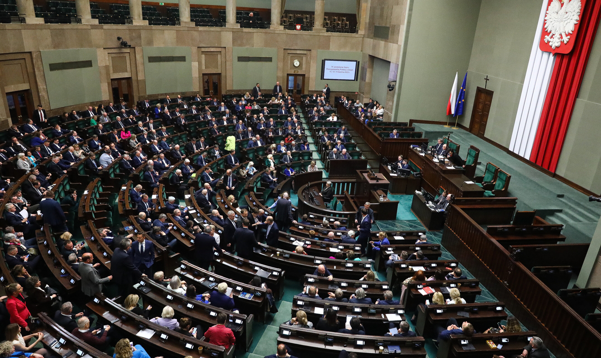 El Sejm, con los votos de PiS y Kukiz’15, aprobó una ley para establecer una comisión «para estudiar las influencias rusas».