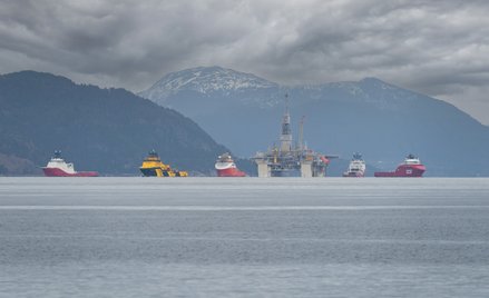 Przenoszenie platformy wiertniczej Equinor Njord Alpha