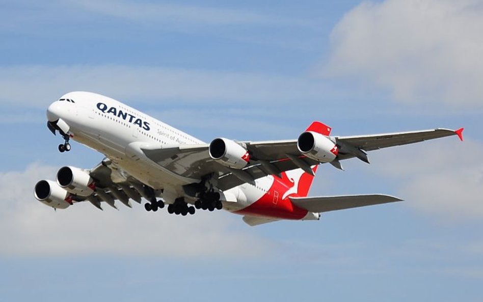 Linie lotnicze Qantas: Wszyscy nasi pracownicy muszą się zaszczepić na COVID