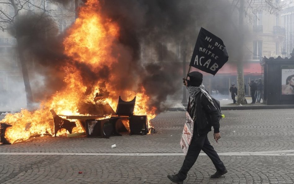 Francja: Żółte kamizelki zapowiadają protesty i blokady portów