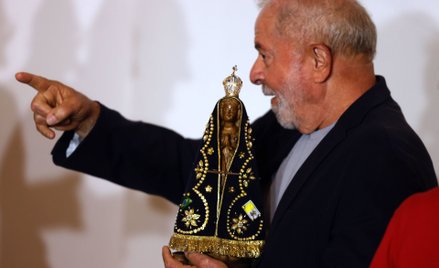 Prezydent Lula z figurką Matki Boskiej z Aparecida