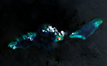 Wyspa Thitu oraz okalające ją rafy. Fot./NASA.