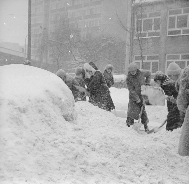 Myliłby się ten z czytelników, który założyłby, że miasto odśnieżyły służby. Skala opadu była tak og
