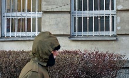 Do egzekucji z wynagrodzenia za pracę komornik przystępuje przez jego zajęcie