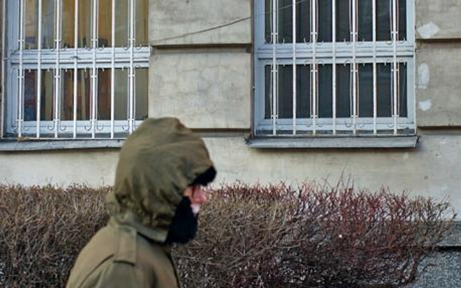 Do egzekucji z wynagrodzenia za pracę komornik przystępuje przez jego zajęcie