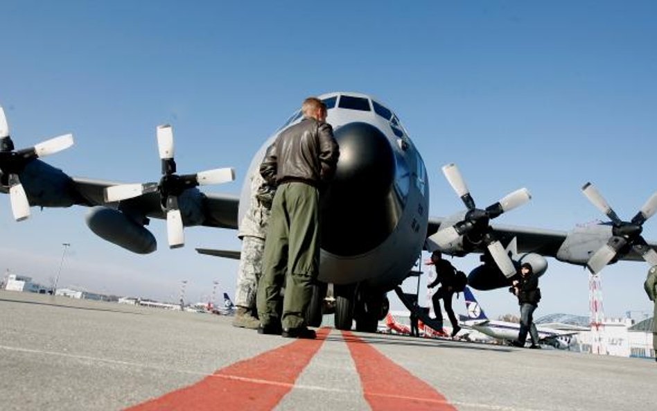 Hercules C-130 na warszawskim Okęciu